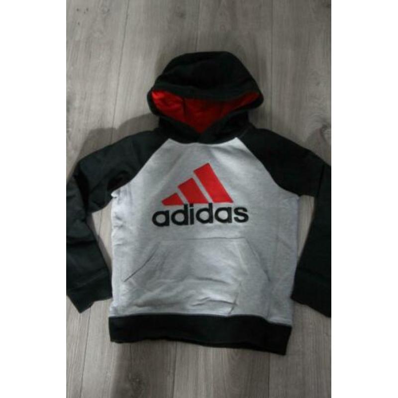 Mooi jongen trui ADIDAS, maat 134-140 (IS)