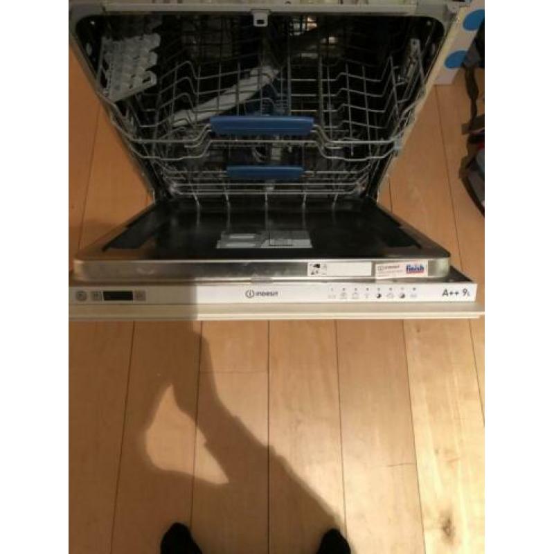 Vaatwasser (INDESIT) -18 months old -For a Built in Kitchen