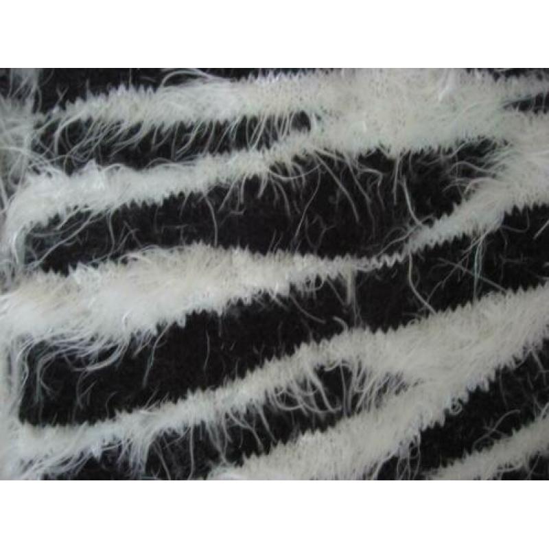 NIEUW fluffy zebra print vest, Dzine jeans, mt 164/170