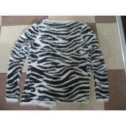 NIEUW fluffy zebra print vest, Dzine jeans, mt 164/170