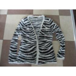 NIEUW fluffy zebra print vest, Dzine jeans, mt 164/170