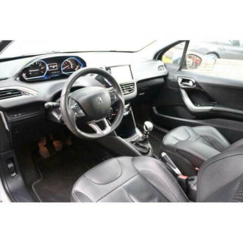 Peugeot 208 1.6 THP Allure Navigatie 157pk! Climate control