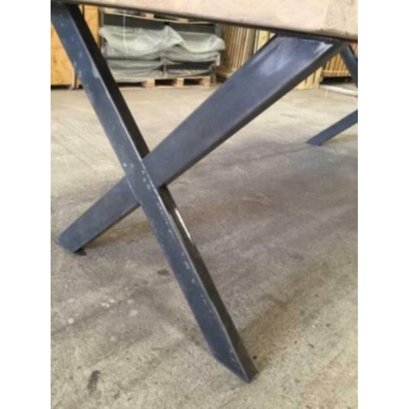 stalen x tafel poten eiken trapeze poten