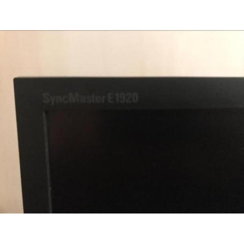 18,5 inch LCD monitor SAMSUNG