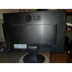 Lg computer monitor met kabel. Flatron L194WT-SF