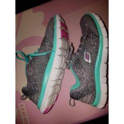 Skechers maat 37